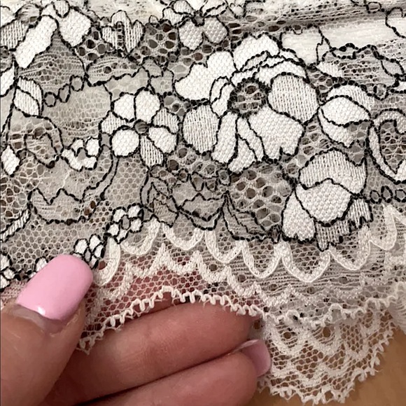 Gorgeous White Flower Motif Bralette - Picture 4 of 6